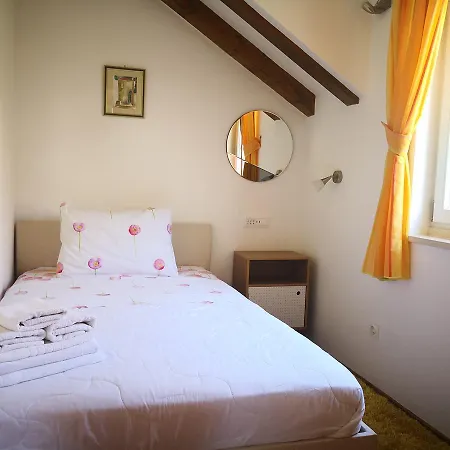 Maria Di Apartment *